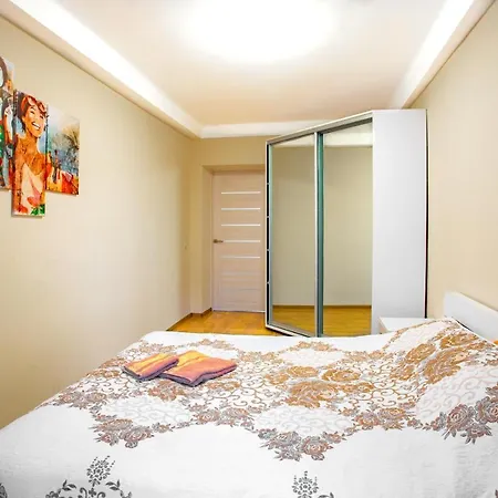 поруч із палацом україна та Ocean Plaza Apartmán *